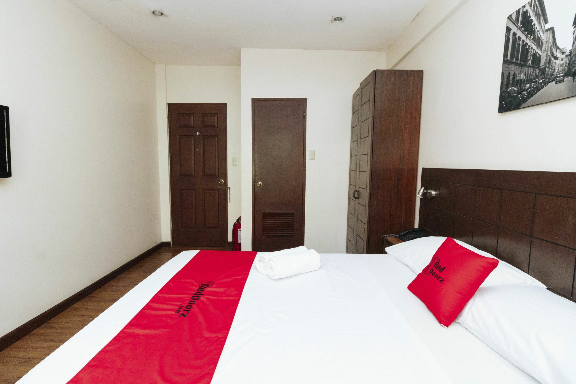 Reddoorz San Antonio Makati Hotel Manila Exterior photo